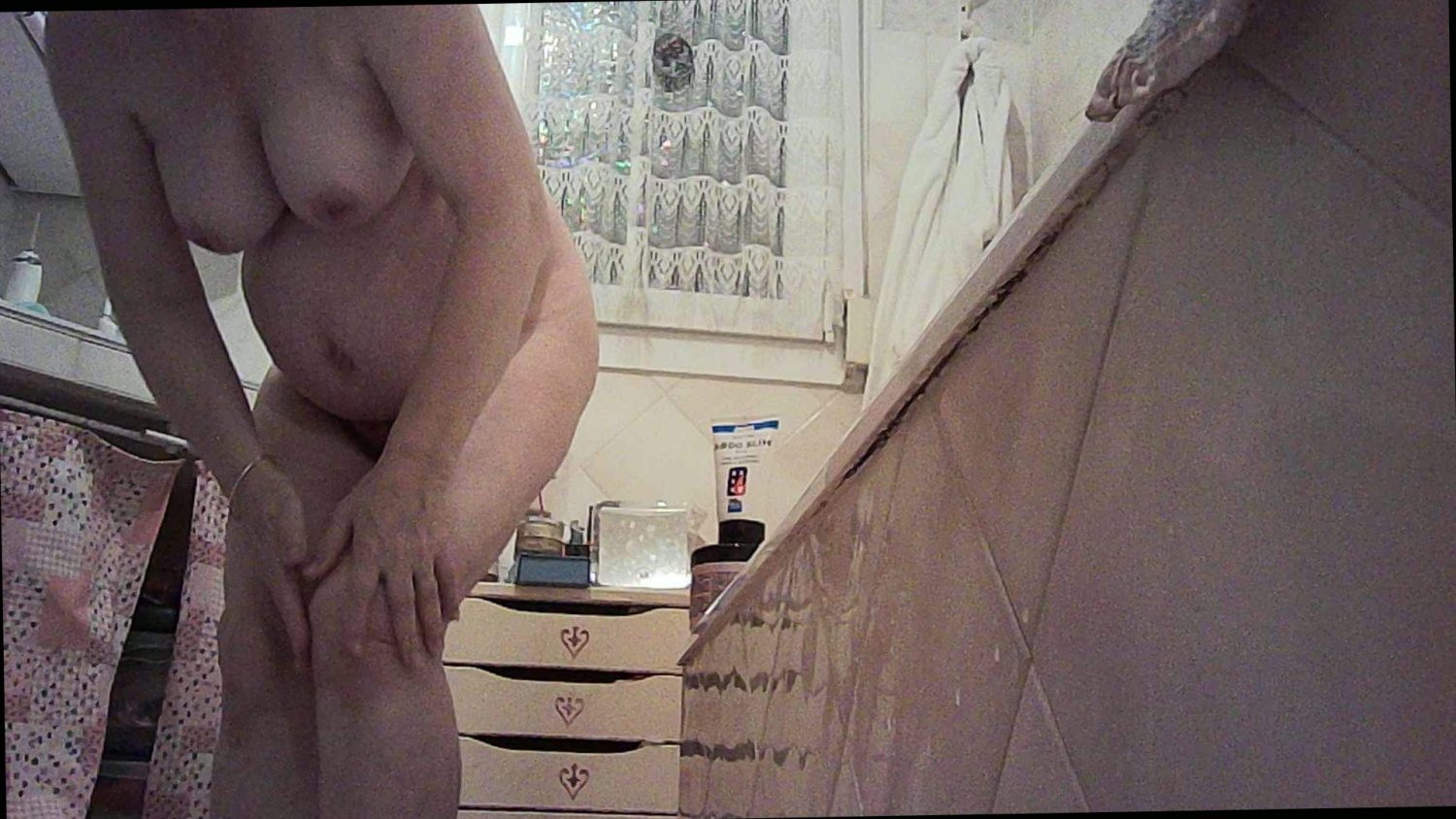More of Unaware mature nurse Helen goodies #AR40im28