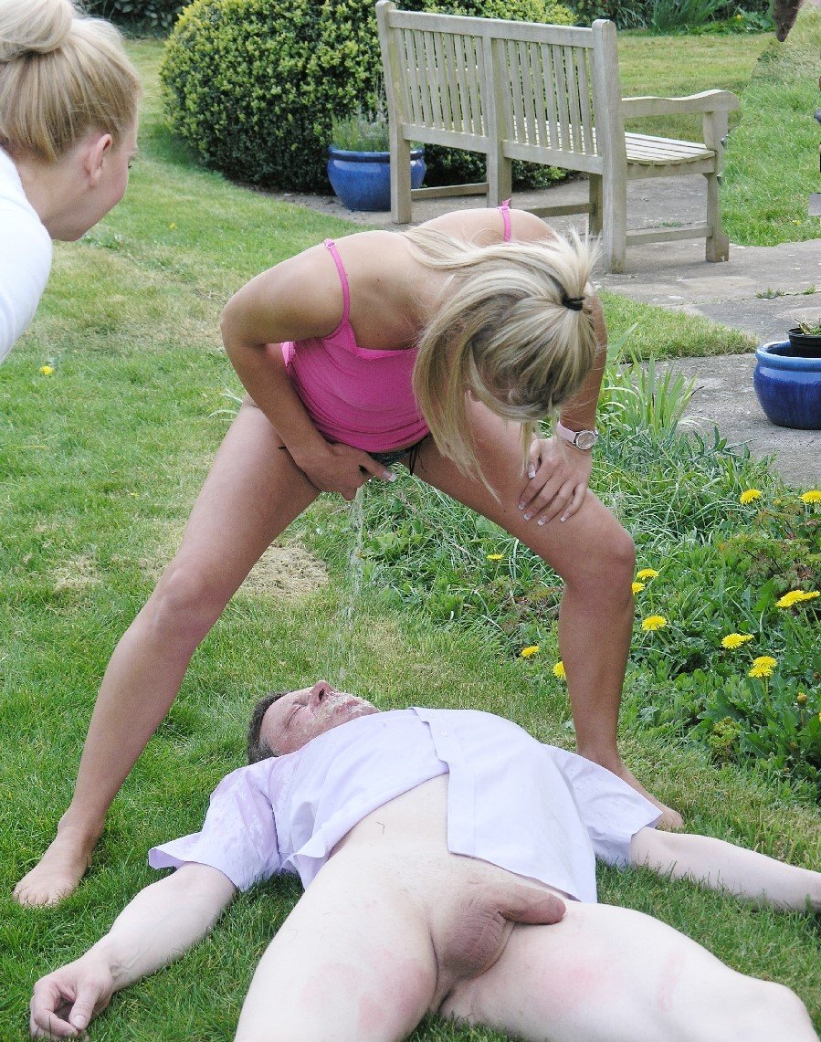 Pissed on by girls 4 #z6CFRYN7